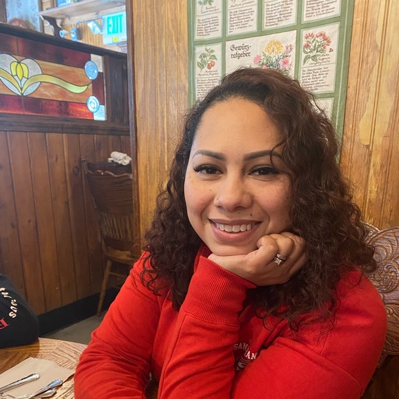 Meet your Posher, Ivonne - Picture 1 of 1